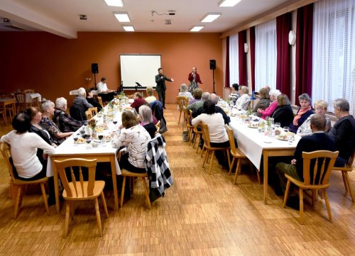 Setkání seniorů Šarovy 2026, představení ŠEDESÁTKY 4  